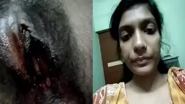 380px x 214px - Desi Girl Showing Her Bloody Pussy During Periods indian sex video