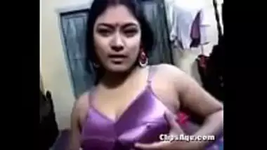 Sexy Marwadi Bhabhi Stripping Her Clothes indian sex video