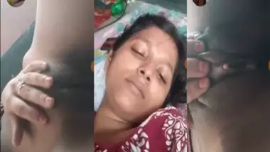 380px x 214px - Lonely Desi Girl Pussy Fingering Video Call With Her Bf indian sex video