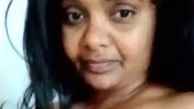 Xxxvioea - Mallu Aunty With Big Boobs Writing On Nude Breast indian sex video