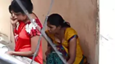380px x 214px - Showing Cleavage indian sex video