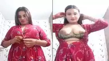 Pakistani Big Boobs Milk Feeding Anty awesome indian porn at Goindian.net