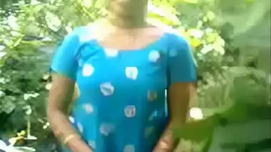 A Guy Drills A Kerala Girl S Pussy In The Forest indian sex video
