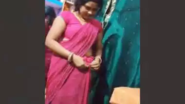 Sharee Women Xxxvidio - Desi Bhabhi Strip Her Saree And Showing Pussy indian sex video