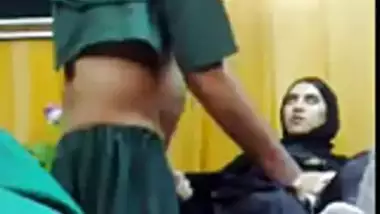 Xxx Sil Pak Gral Video - Young Pakistani Girl Impregnated By An Pervert Doctor indian sex video