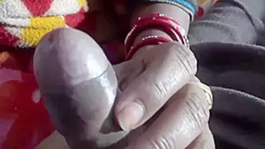 Shabana Ki Sexy Video - Shabana Ki Bhabi Ne Muth Maari Chupke Se indian sex video