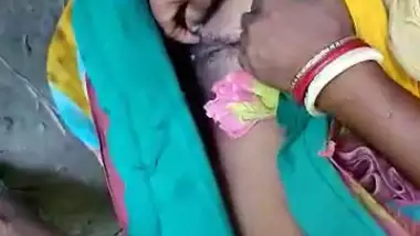 Telugu Aunty Pussy Shave - Tamil Aunty Shaving Pussy And Underarm Hair awesome indian porn at  Goindian.net