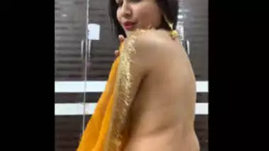 Sexy Video Saree Suit Salwar Mein awesome indian porn at Goindian.net