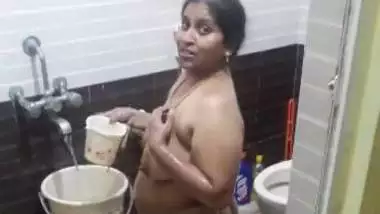 aunties bathing in ganga