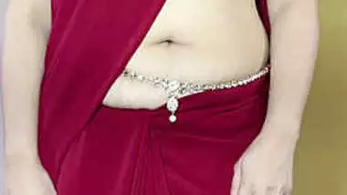 380px x 214px - Desi Milf With Fat Sex Belly Exposes Her Xxx Navel On The Camera indian sex  video
