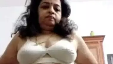 Girlsixdog - Malayali Aunty Nude Selfie Show Video indian sex video