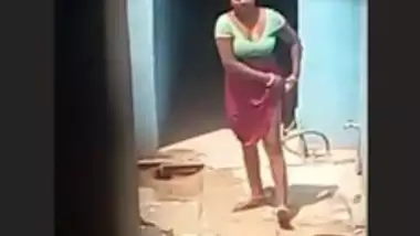 Village Bhabi Bathing Out Door indian sex video