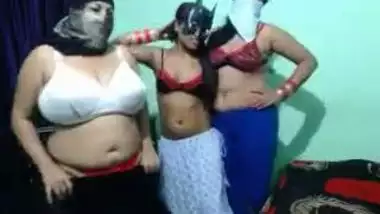 Xnxxromanc - Lesbians Group Sex At Ladies Hostel Mms Scandal indian sex video