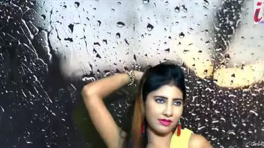 380px x 214px - Indian Girl With Detached Face Poses With Yellow Sari And Opens Boobs  indian sex video