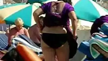 Aunty Changing On Goa Beach indian sex video
