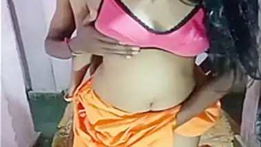 Ladaki N Janwar Xxx Pron - Ladki Ki Chut Se Pani Kaise Nikalta Hai Pron awesome indian porn at  Goindian.net