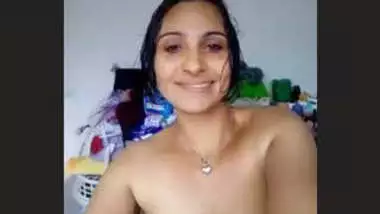 380px x 214px - Sexy Nri Bhabhi Nude Selfie Part 1 indian sex video