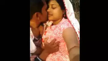 Six Video Faran - Outdoor Love With Village Bhabhi indian sex video