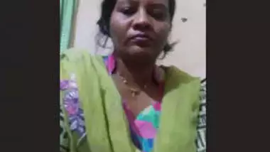Bengali Boudi Chudachudi Video Saree Khule Open awesome indian porn at  Goindian.net