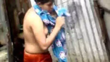 Dhaka Village Girl Porn Film - Bangla Desi Village Girls Bathing In Dhaka City Hq indian sex video