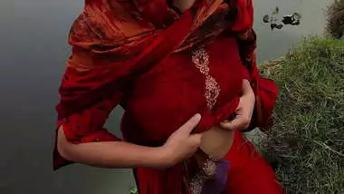 Indianauntybur - I Found Her Riverside And Take Advantage Of Being Alone indian sex video