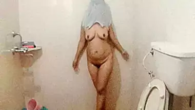 Xx Moti Gand Wali Aunty Bathroom - Moti Gand Bhabhi Bathroom Full Hd awesome indian porn at Goindian.net