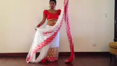 Xxxxvdo Mp3 - Hot Girl Wearing Saree Showing Navel indian sex video