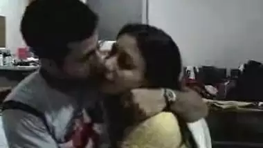 380px x 214px - Mami Ne Ghar Par Apne Bhanje Ko Pata Kar Chut Chudwai indian sex video